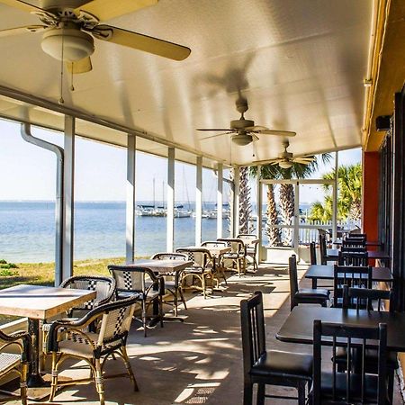 Quality Inn & Suites Gulf Breeze Bayside Near Pensacola Beach Exterior foto