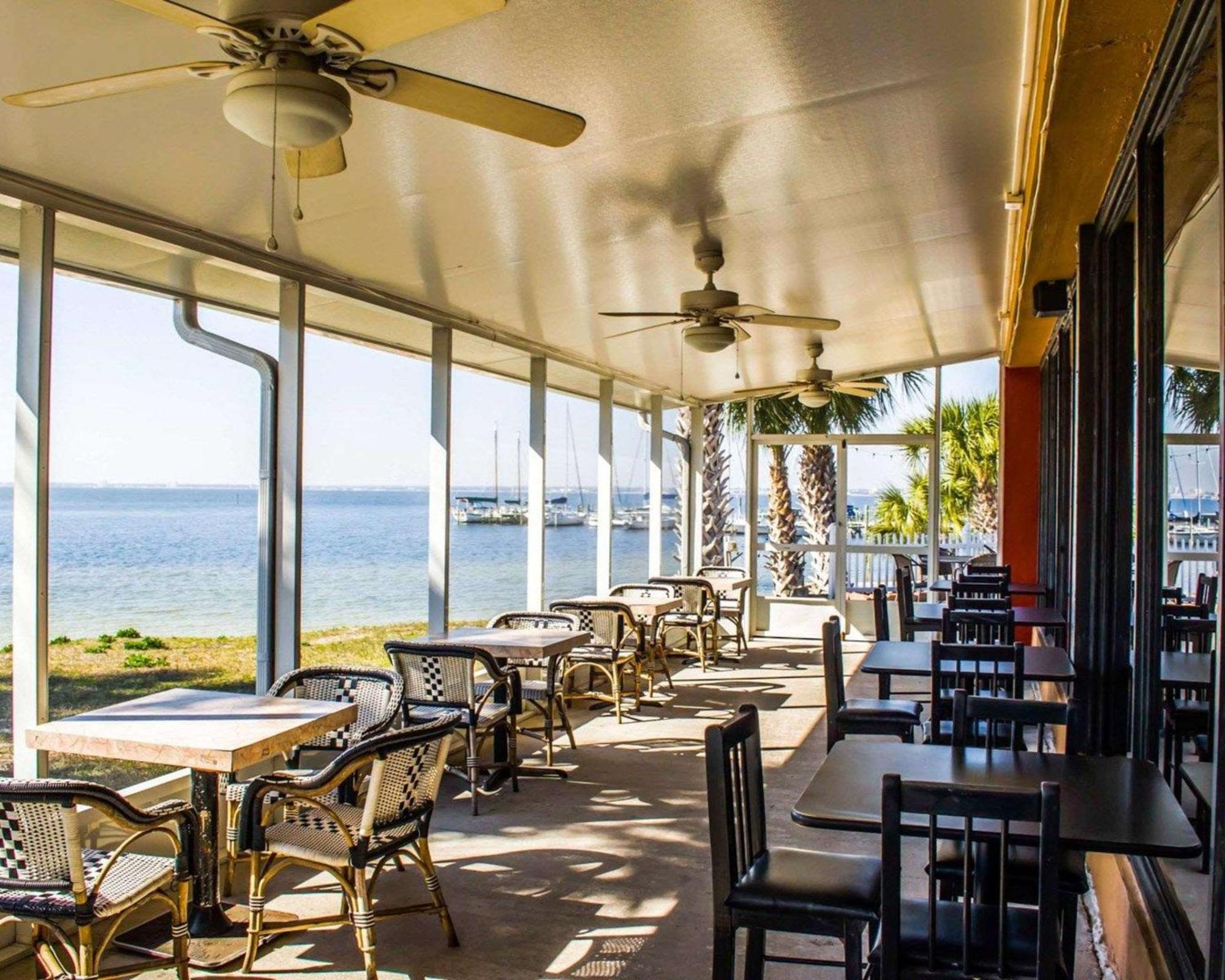 Quality Inn & Suites Gulf Breeze Bayside Near Pensacola Beach Exterior foto