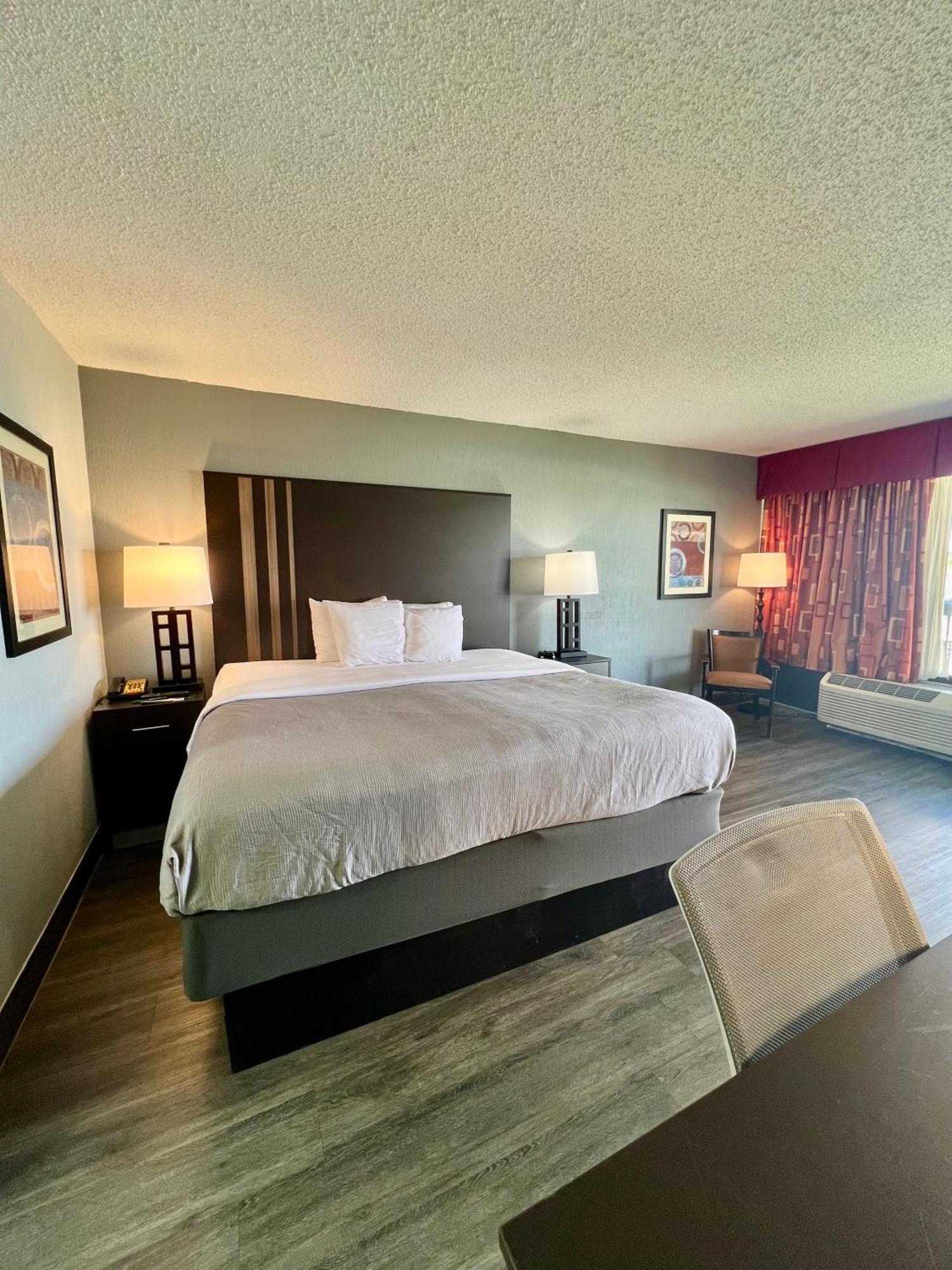 Quality Inn & Suites Gulf Breeze Bayside Near Pensacola Beach Exterior foto