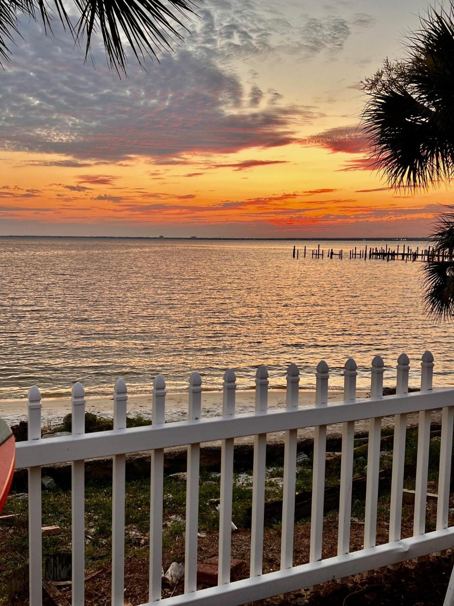 Quality Inn & Suites Gulf Breeze Bayside Near Pensacola Beach Exterior foto