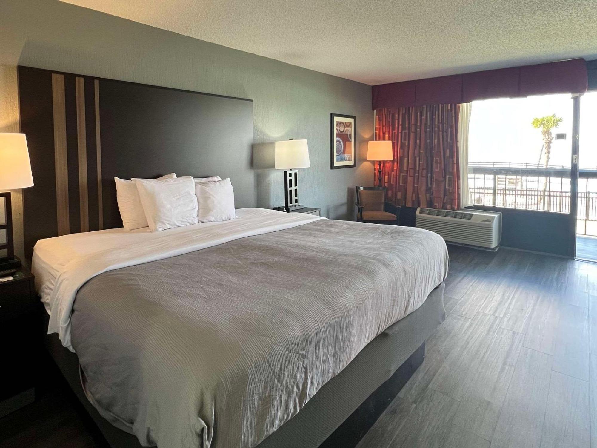 Quality Inn & Suites Gulf Breeze Bayside Near Pensacola Beach Exterior foto