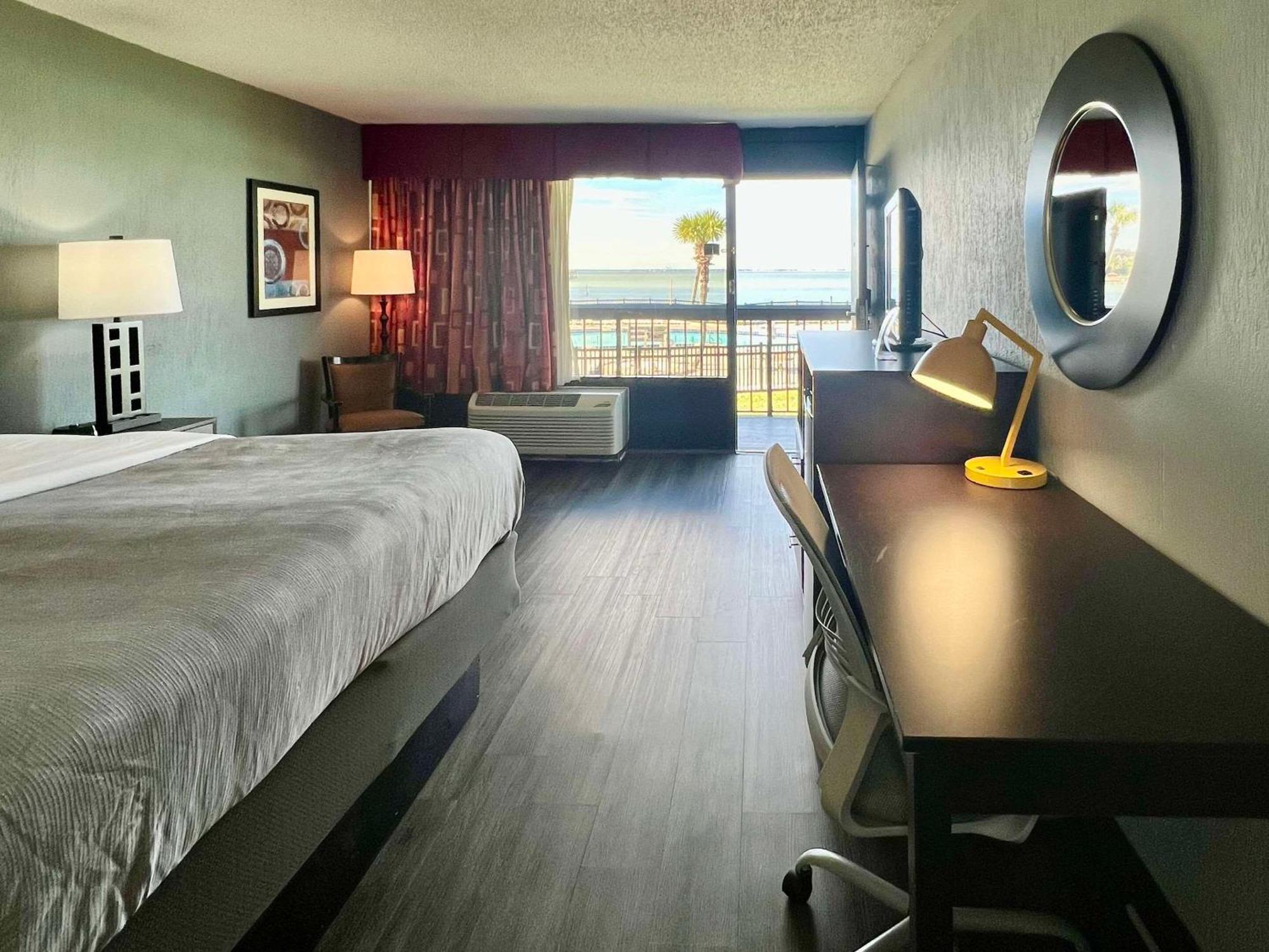 Quality Inn & Suites Gulf Breeze Bayside Near Pensacola Beach Exterior foto