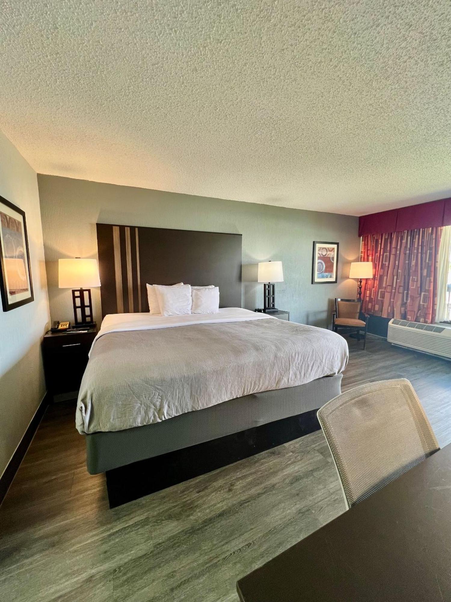 Quality Inn & Suites Gulf Breeze Bayside Near Pensacola Beach Exterior foto