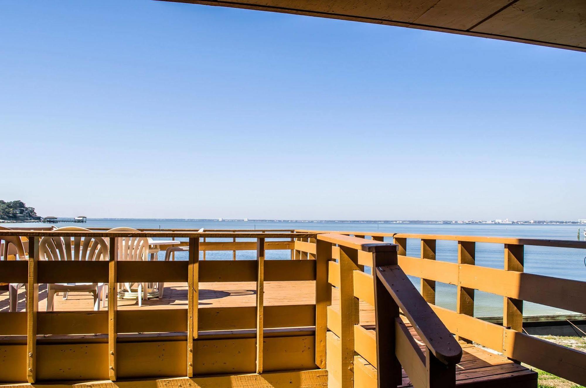 Quality Inn & Suites Gulf Breeze Bayside Near Pensacola Beach Exterior foto