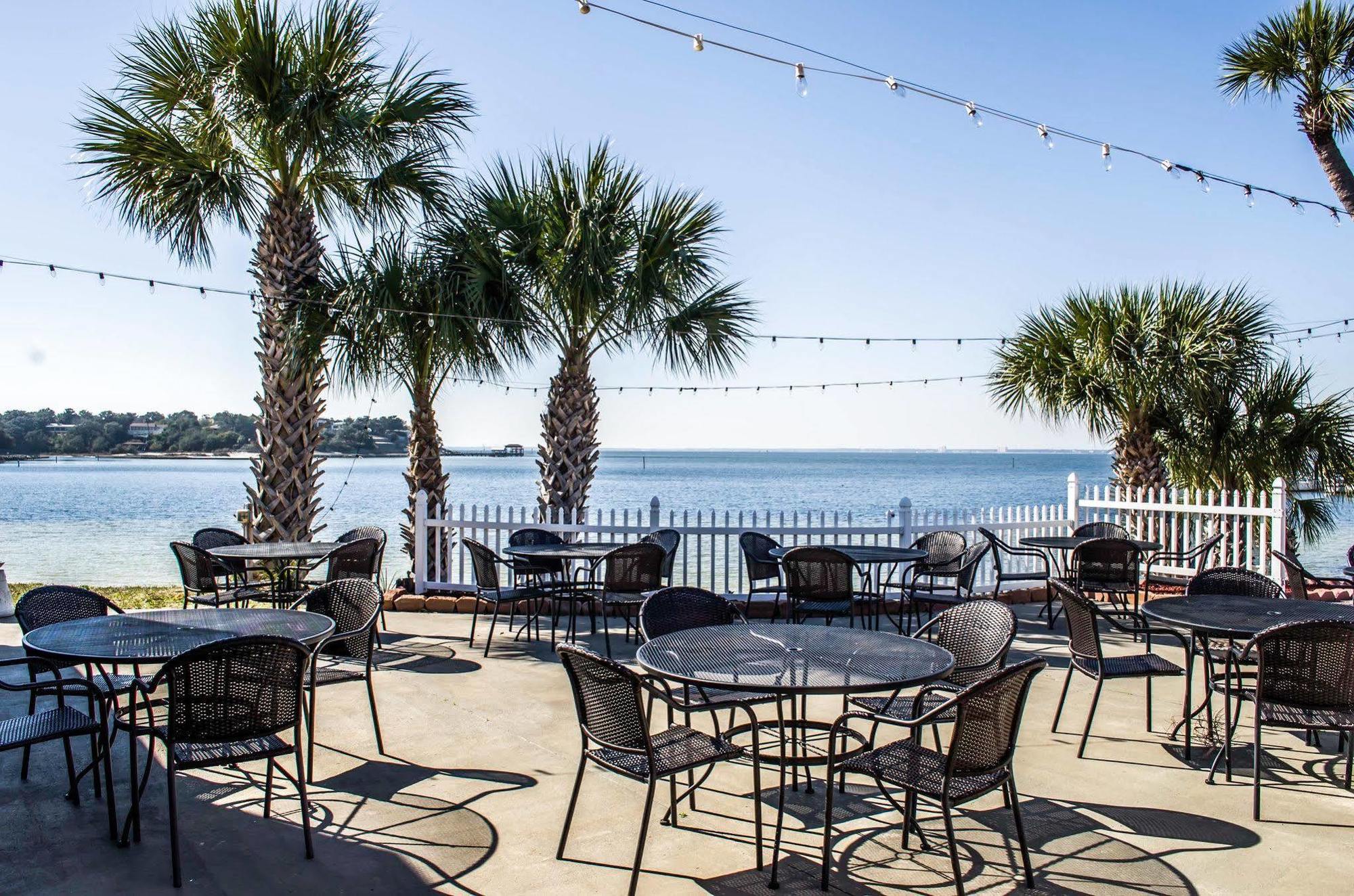Quality Inn & Suites Gulf Breeze Bayside Near Pensacola Beach Exterior foto
