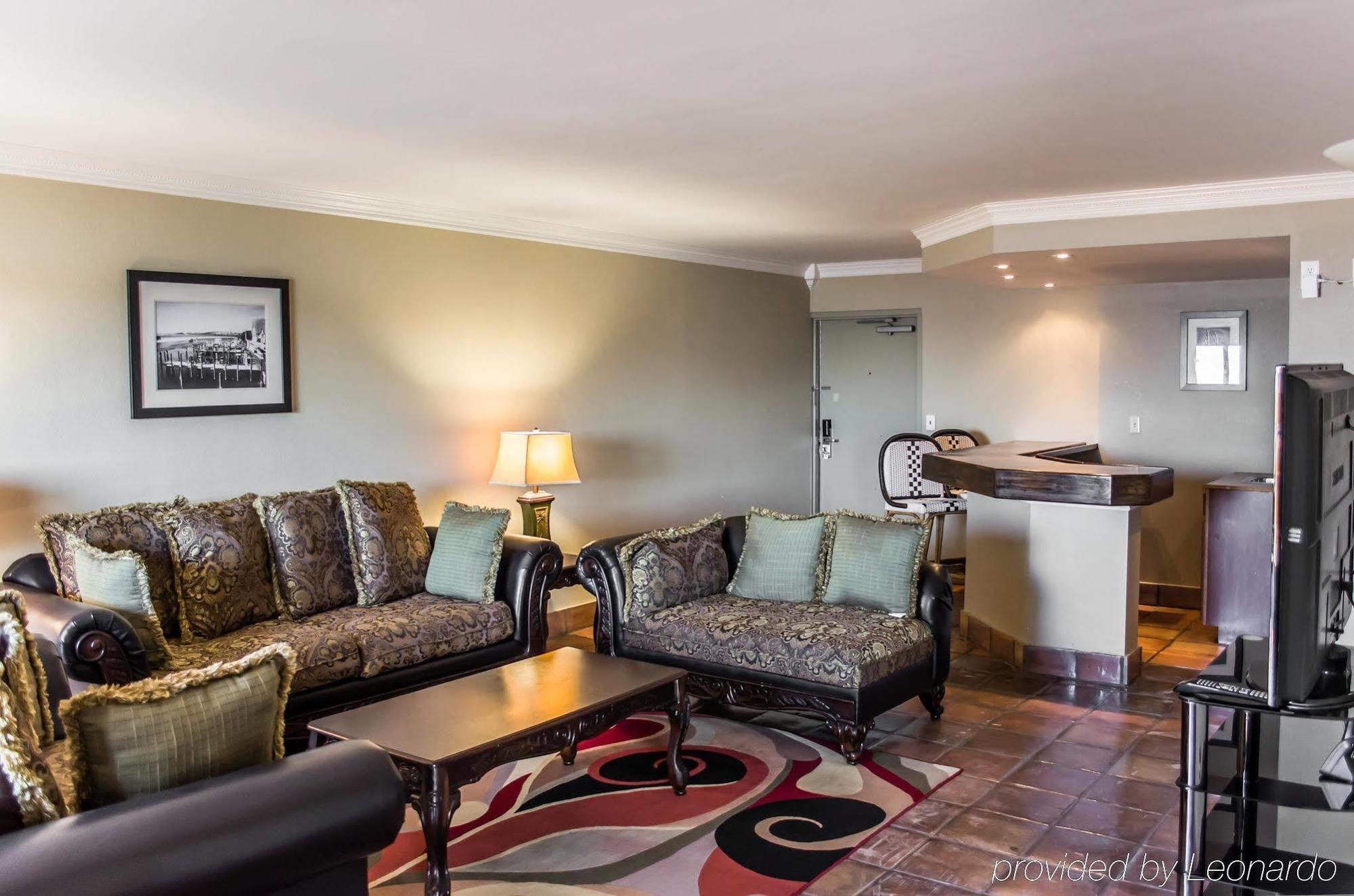Quality Inn & Suites Gulf Breeze Bayside Near Pensacola Beach Exterior foto