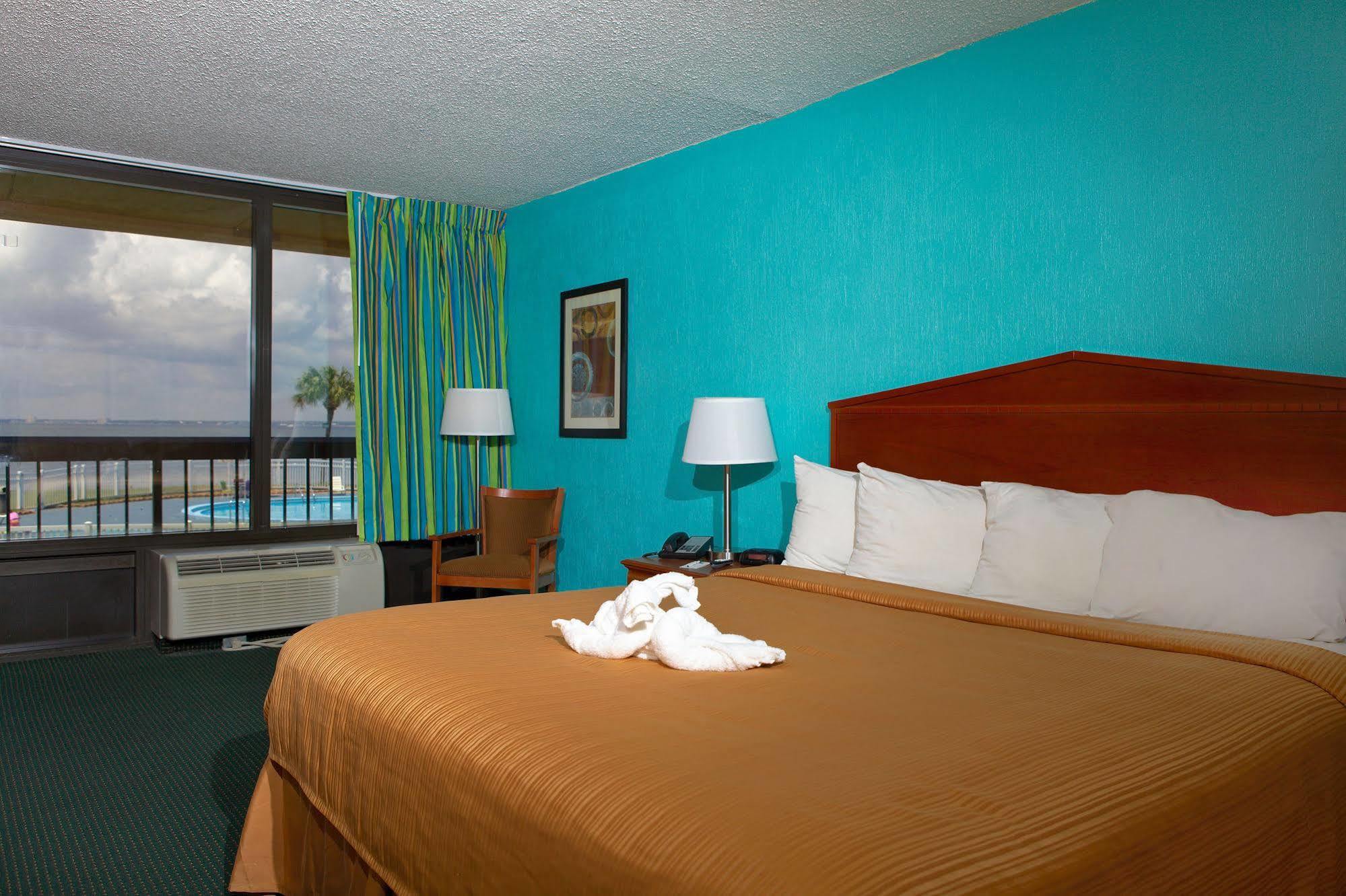 Quality Inn & Suites Gulf Breeze Bayside Near Pensacola Beach Exterior foto